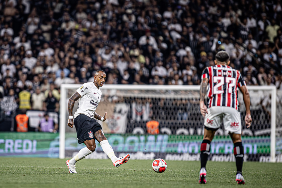 Raul Gustavo entrou no segundo tempo em sua primeira partida aps o retorno ao Corinthians
