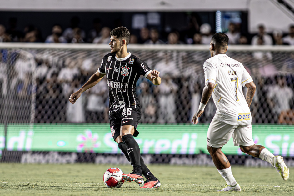 Hugo em ao pelo Corinthians contra o Santos